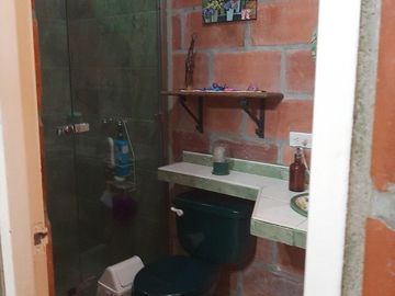 TE VENDO FINCA CON 3 CASAS EN BARBOSA ANTIOQUIA.