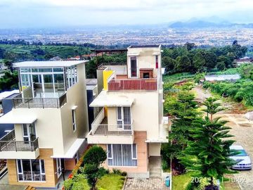 villa ada fasilitas KOLAM RENANG di atas AWAN bandung barat