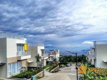 villa ada fasilitas KOLAM RENANG di atas AWAN bandung barat