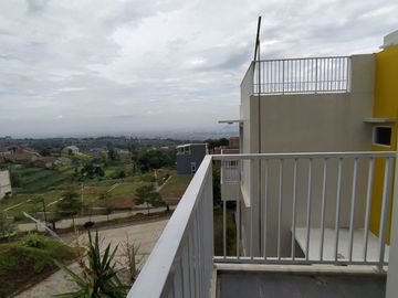 villa ada fasilitas KOLAM RENANG di atas AWAN bandung barat