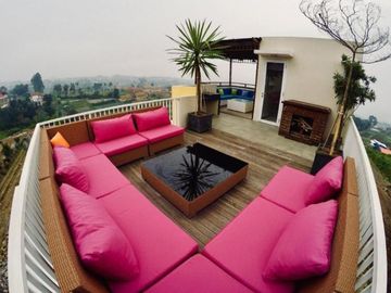 villa ada fasilitas KOLAM RENANG di atas AWAN bandung barat
