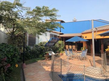 BONITA Y FINA CASA 5 DORMITORIOS, PISCINA