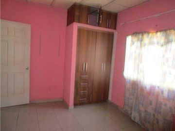 VENDO CASA EN LA CHORRERA BARRIO BALBOA 2R