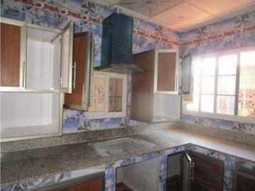VENDO CASA EN LA CHORRERA BARRIO BALBOA 2R