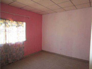 VENDO CASA EN LA CHORRERA BARRIO BALBOA 2R