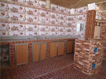 VENDO CASA EN LA CHORRERA BARRIO BALBOA 2R