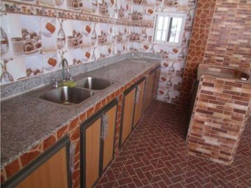 VENDO CASA EN LA CHORRERA BARRIO BALBOA 2R
