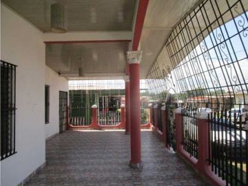 VENDO CASA EN LA CHORRERA BARRIO BALBOA 2R