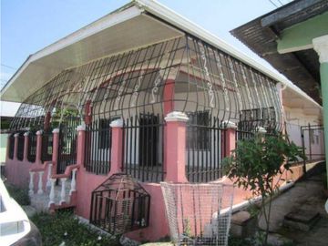 VENDO CASA EN LA CHORRERA BARRIO BALBOA 2R