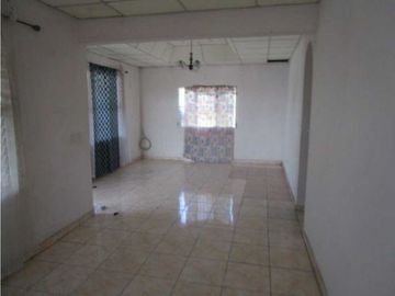 VENDO CASA EN LA CHORRERA BARRIO BALBOA 2R