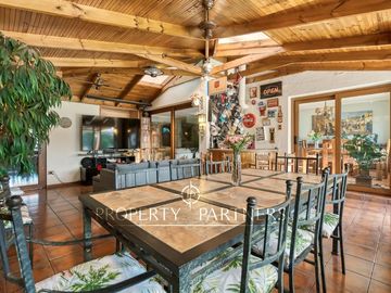 Casa en La Reina con excelente ubicación cercana a Colegios