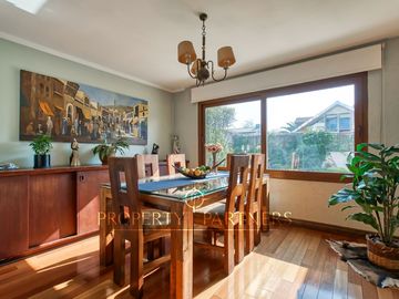 Casa en La Reina con excelente ubicación cercana a Colegios