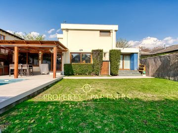 Casa en La Reina con excelente ubicación cercana a Colegios