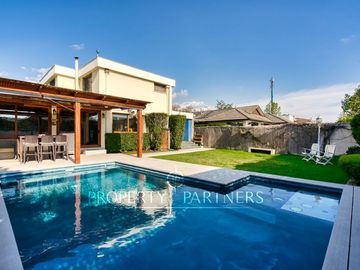 Casa en La Reina con excelente ubicación cercana a Colegios