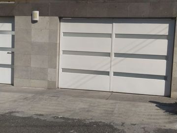 Se Vende Casa en Candiles, Ubicadisima, 3 Recamaras, 2.5 Baños, Preciosa.