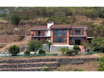 Venta de Casa Campestre Condominio Arroyohondo Norte de Cali.