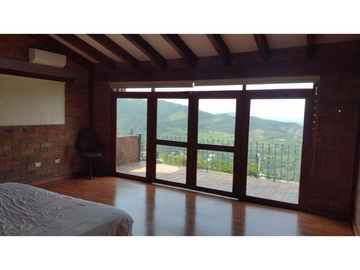 Venta de Casa Campestre Condominio Arroyohondo Norte de Cali.
