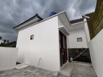 RUMAH SIAP HUNI POSISI HOOK TANAH LUAS DI UTARA CANDI PRAMBANAN
