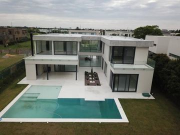 Casa en El Golf, Nordelta