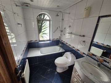 Casa en venta de 9 dorm. en Los Angeles