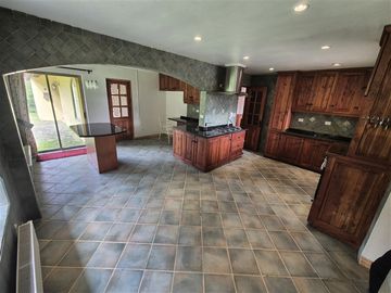 Casa en venta de 9 dorm. en Los Angeles