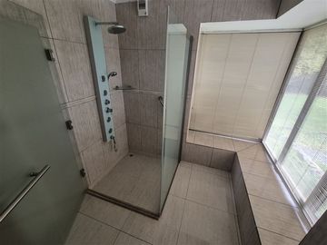 Casa en venta de 9 dorm. en Los Angeles