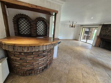 Casa en venta de 9 dorm. en Los Angeles
