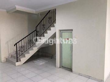 RUKO 3 LANTAI DI RINGROAD UTARA