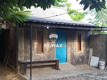 DIJUAL KOMPLEKS USAHA + HUNIAN STRATEGIS DI PUSAT KOTA BANYUWANGI