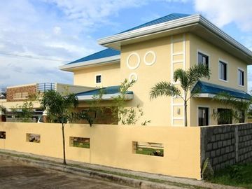 4 Bedroom House for SALE or RENT in Hensonville Angeles City Near SM Clark