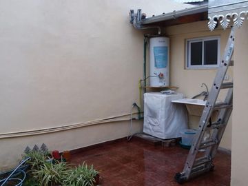 CASA EN BARRIO GORKI GRANA
