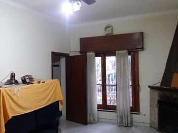CASA EN BARRIO GORKI GRANA