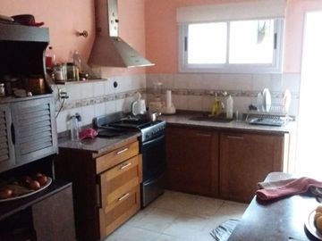 CASA EN BARRIO GORKI GRANA