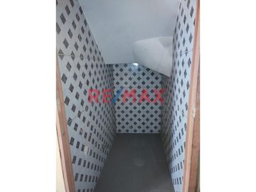 SE VENDE DEPARTAMENTO TRIPLEX A 4 CASAS DE LA AVENIDA PRINCIPAL 26 DE MARZO EN FLORENCIA DE MORA 

CUENTA CON 3 PISOS

3 HABITACIONES
COCINA
SAL