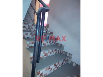 SE VENDE DEPARTAMENTO TRIPLEX A 4 CASAS DE LA AVENIDA PRINCIPAL 26 DE MARZO EN FLORENCIA DE MORA 

CUENTA CON 3 PISOS

3 HABITACIONES
COCINA
SAL