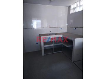 SE VENDE DEPARTAMENTO TRIPLEX A 4 CASAS DE LA AVENIDA PRINCIPAL 26 DE MARZO EN FLORENCIA DE MORA 

CUENTA CON 3 PISOS

3 HABITACIONES
COCINA
SAL
