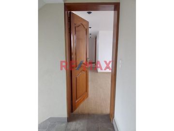 Exclusivo Departamento en el corazón de San Borja, con vista externa de 100.10 mt2 en 4to piso sin ascensor + Estacionamiento en 1er Piso.

Inmejora