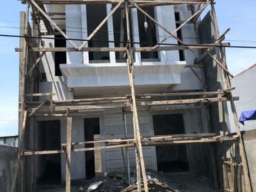 Dijual Rumah Baru 2 Lantai Jambangan Surabaya