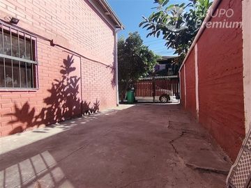 CASA CERCANA A METRO LOS LIBERTADORES HUECHURABA