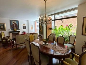 Apartamento Dúplex en Venta a 240 Metros del Parque El Virrey