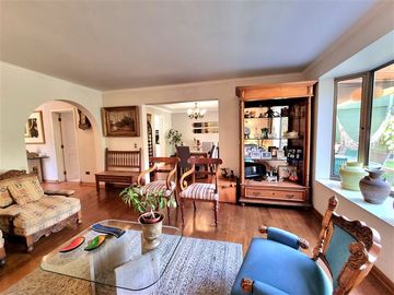 Casa en condominio en venta de 4 dorm. en La Reina