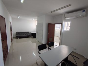 oficina en arriendo en el prado. Cod A106359