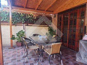 Casa en Venta en Clotario Blest 1852