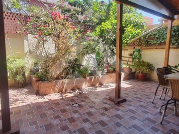 Casa en Venta en Clotario Blest 1852