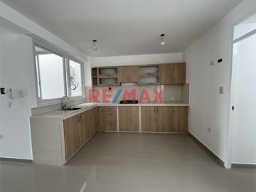 🏡 ¡El hogar que siempre soñaste en La Esperanza es una realidad!

✨ Vive en este moderno y funcional departamento ubicado en el cuarto piso de la ca