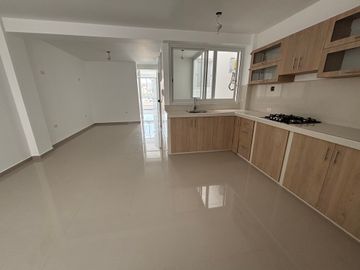 🏡 ¡El hogar que siempre soñaste en La Esperanza es una realidad!

✨ Vive en este moderno y funcional departamento ubicado en el cuarto piso de la ca