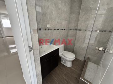 🏡 ¡El hogar que siempre soñaste en La Esperanza es una realidad!

✨ Vive en este moderno y funcional departamento ubicado en el cuarto piso de la ca