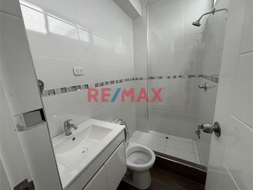 🏡 ¡El hogar que siempre soñaste en La Esperanza es una realidad!

✨ Vive en este moderno y funcional departamento ubicado en el cuarto piso de la ca