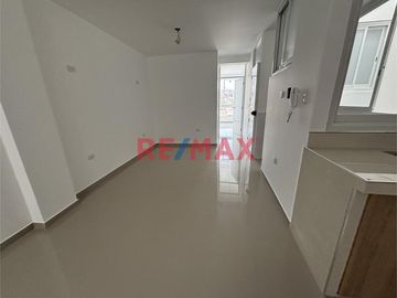 🏡 ¡El hogar que siempre soñaste en La Esperanza es una realidad!

✨ Vive en este moderno y funcional departamento ubicado en el cuarto piso de la ca