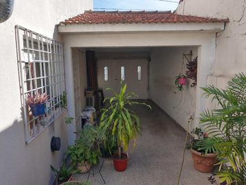Casa para 2 Familias en venta en Lomas de Zamora Oeste